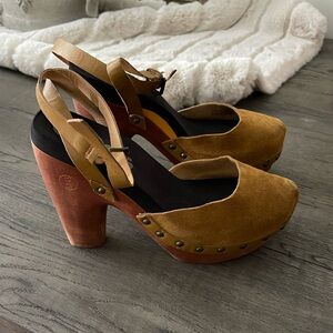 FLOGG Darcie Suede Mustard Yellow Wood Platform Clog Ankle Strap Size 10